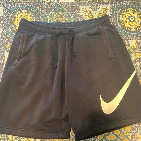 Nike Club Alumni Shorts [GOOD CONDITION] - Picture 1 of 3